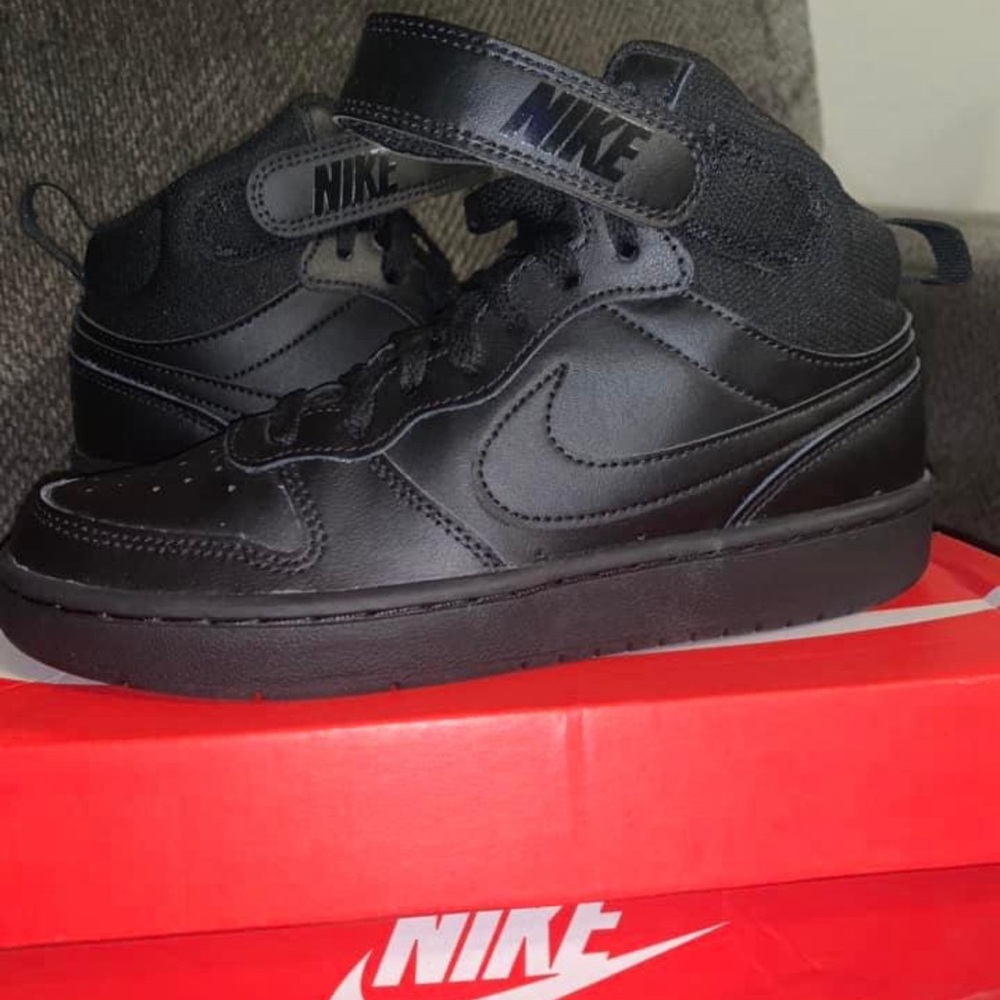 Youth Size 4.5 Nike Court Borough Mid 2